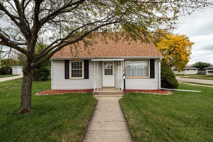 2508 Rapids Dr  Racine WI 53404 photo