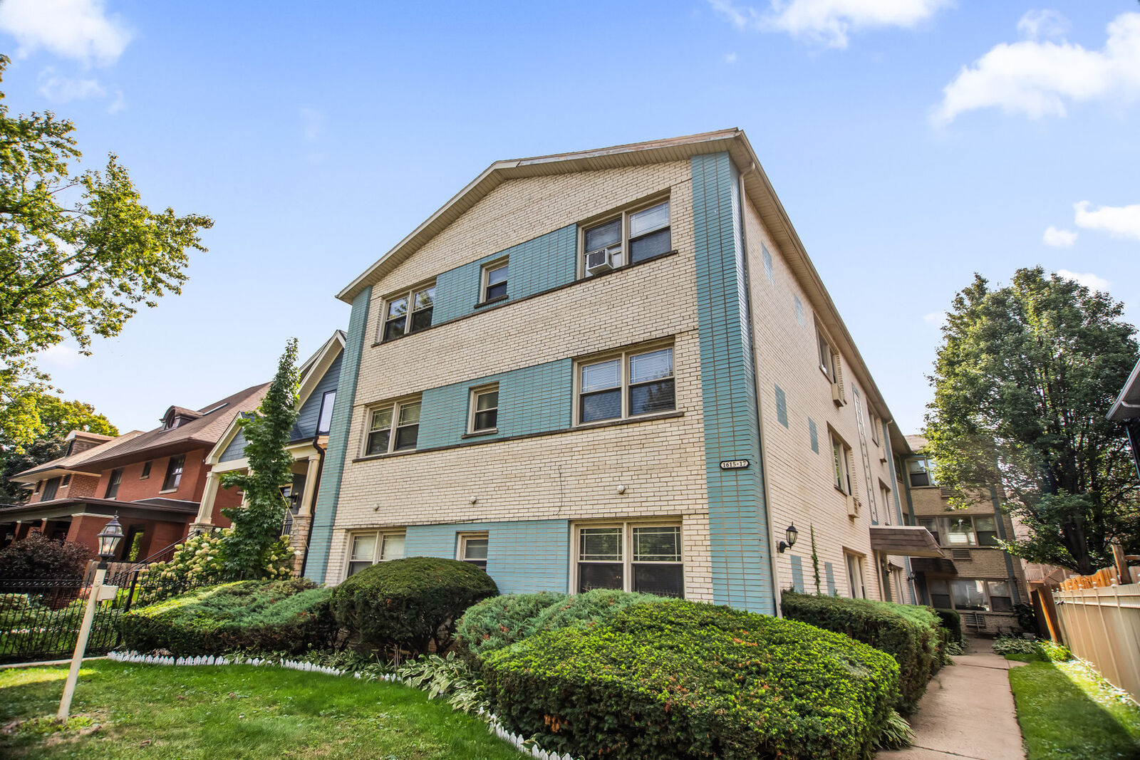 Property Photo:  1615 W Touhy Avenue 2N  IL 60626 