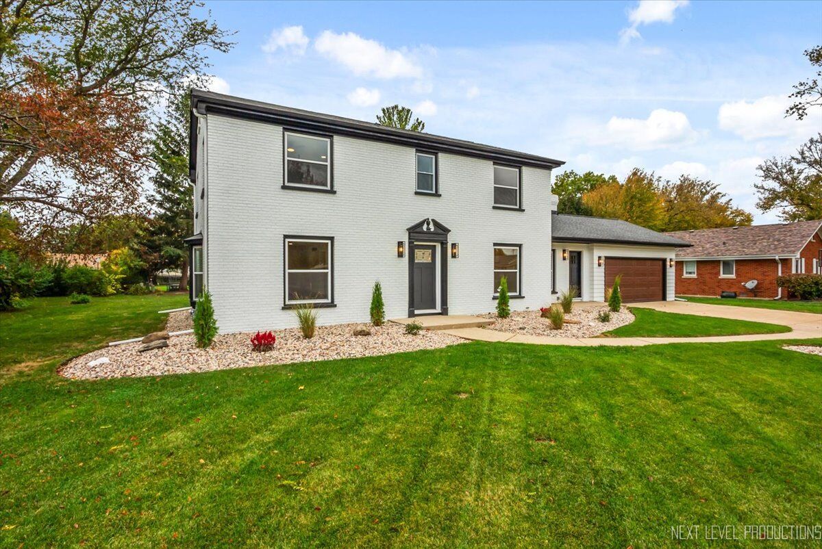 Property Photo: 27 S Canterbury Road IL 60506