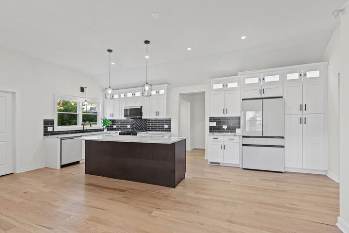 Property Photo: 1531 Marion Street IL 60193