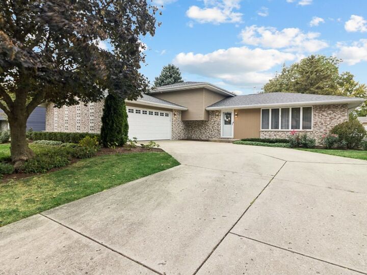 605 Edgebrook Drive  Shorewood IL 60404 photo
