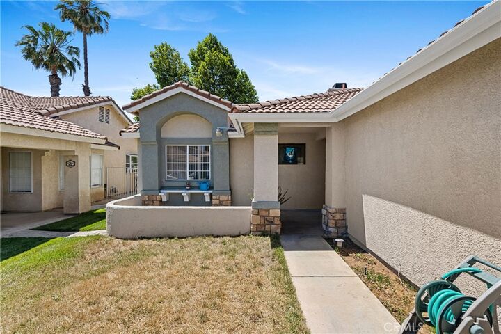 Property Photo: 2906 Summer Set CA 92220
