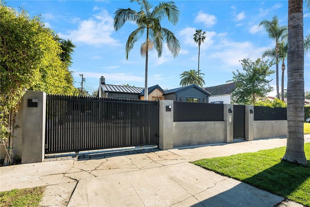 Property Photo:  622 N La Jolla Avenue  CA 90048 