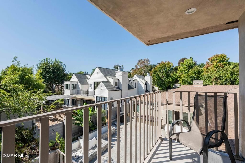 Property Photo: 116 Glenroy Avenue CA 90049