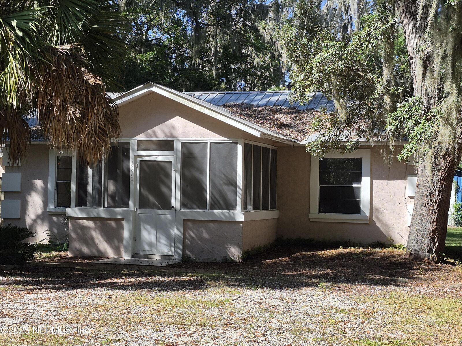 Property Photo: 1510 Cleveland Avenue FL 32177
