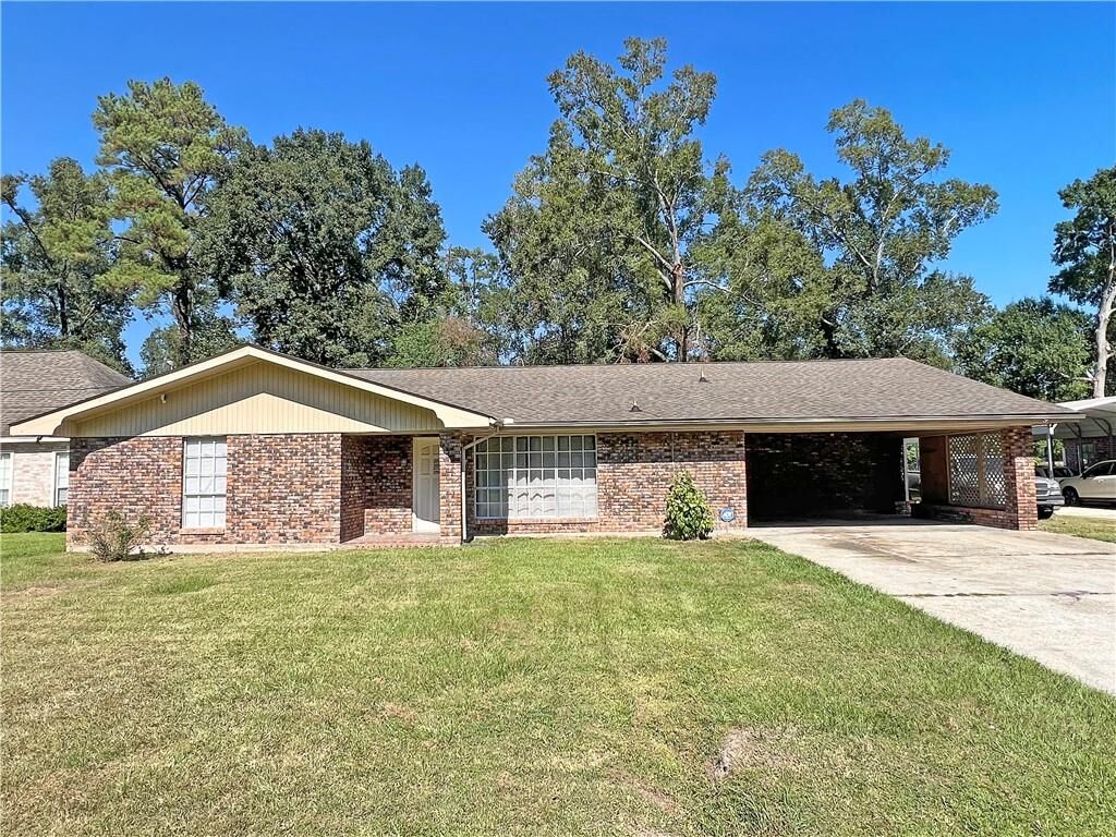 Property Photo:  1923 Destin Street  LA 70448