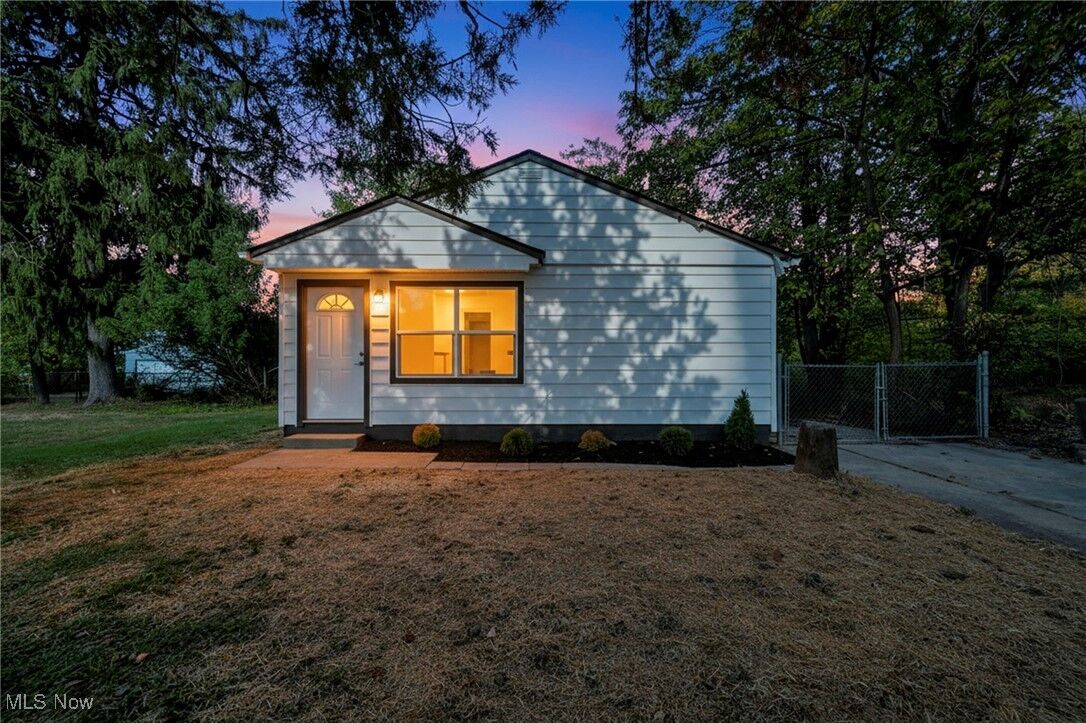 Property Photo:  16817 Glenpark Avenue  OH 44128