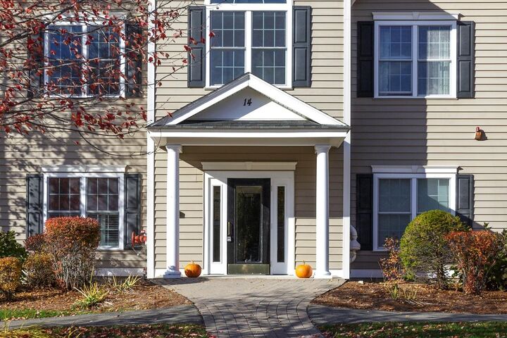 Property Photo: 14 Carriage Way NH 03102