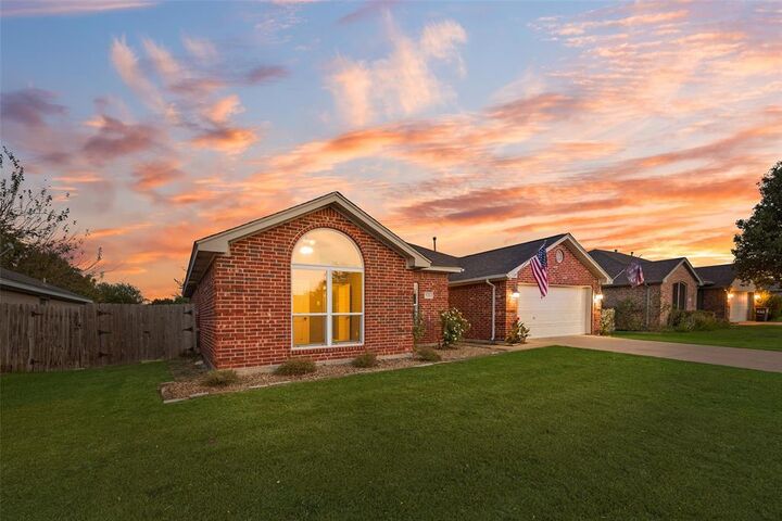 Photo de la propriété:  526 Morningside Court  TX 76065