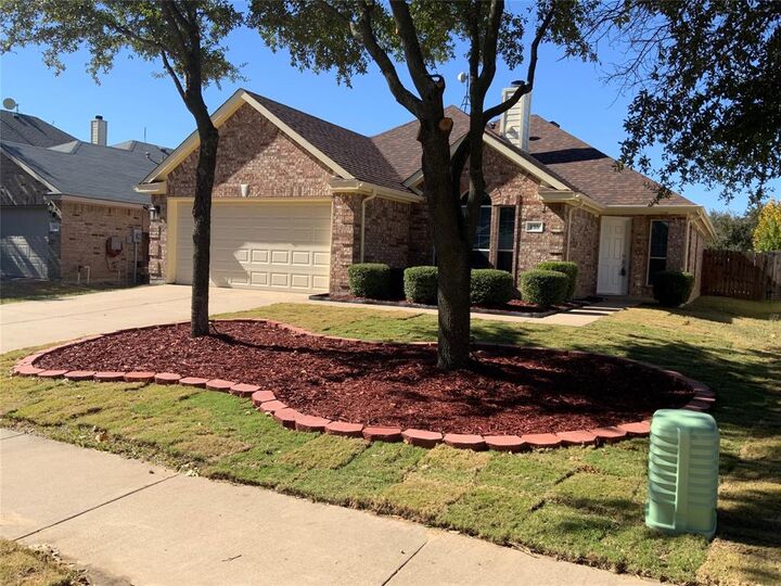 Property Photo:  135 Old Settlers Trail  TX 75167