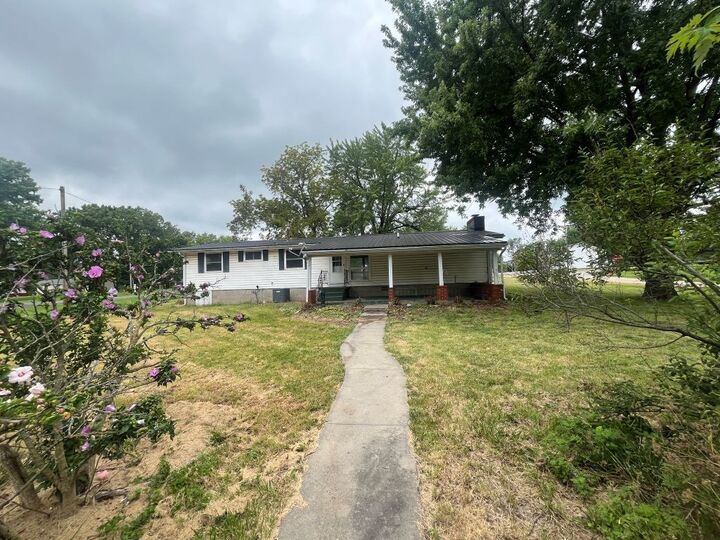 Property Photo:  420 8th Street  MO 64625 