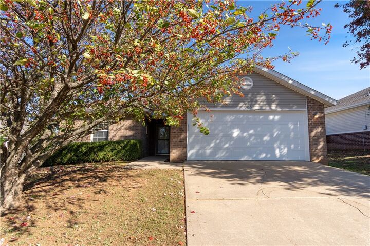 Property Photo:  905 SW Apache Court  AR 72712