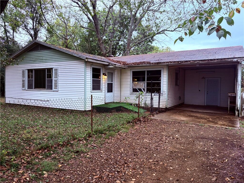 Property Photo:  1523 Roberts Road  AR 72701 