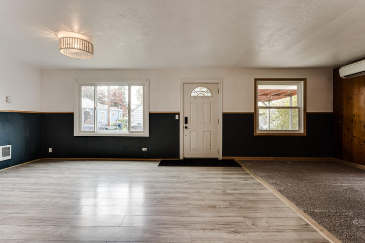 Property Photo:  155 N McKinley Street  OR 97402 