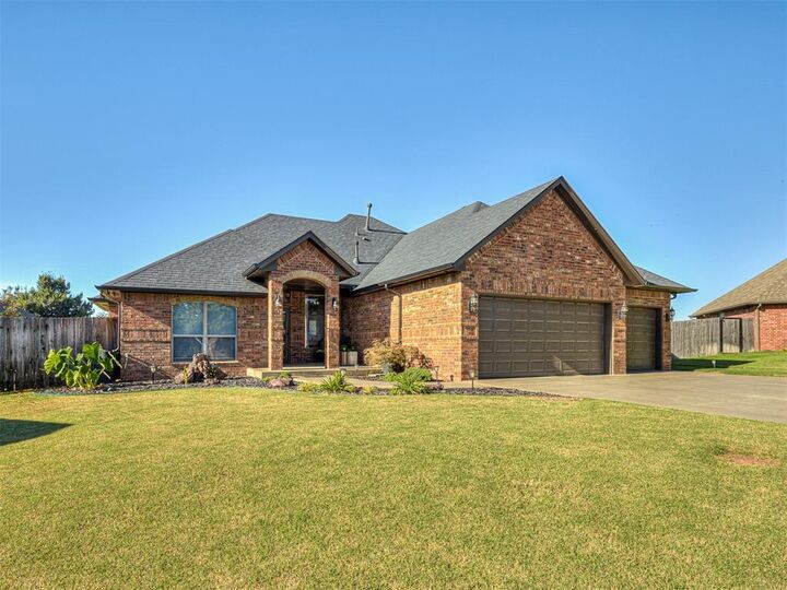 Property Photo:  1204 Excalibur Court  OK 73099