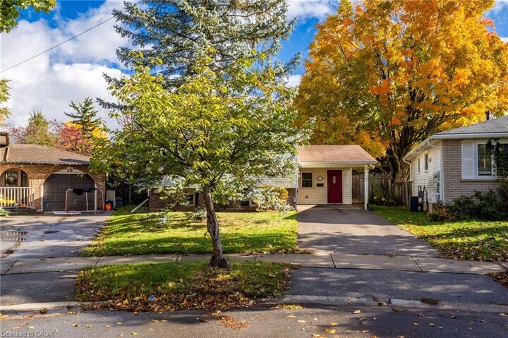 Photo de la propriété: 26 October Place ON N3R 7B4