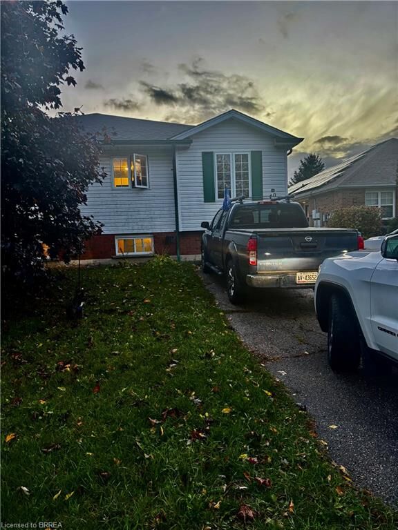 Photo de la propriété:  40 Ivy Crescent  ON N3L 4A9