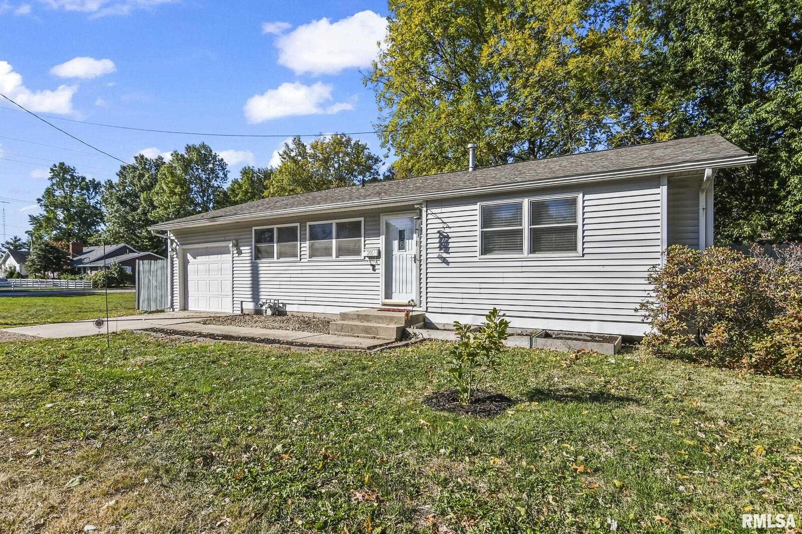 Property Photo:  206 S 8th Street  IL 62615