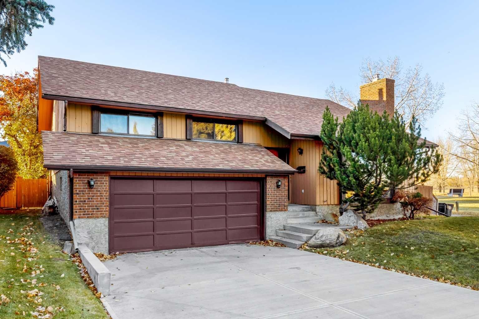 Photo de la propriété:  135 Oakfern Way SW  AB T2V 4K2