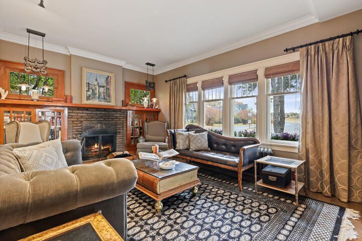 Property Photo:  1314 Shelbourne Street SW  AB T3C 2K8