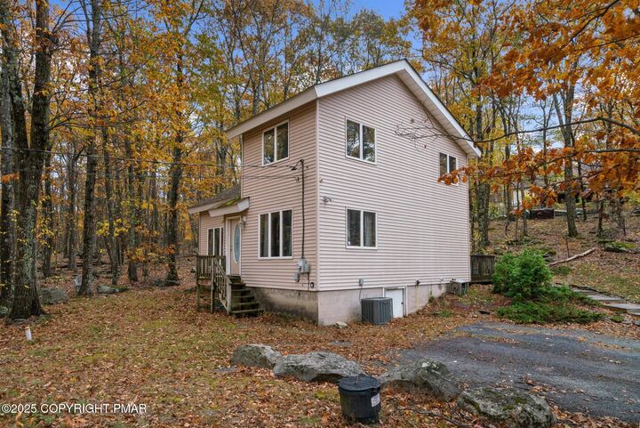 Property Photo:  109 Bluestone Drive  PA 18428