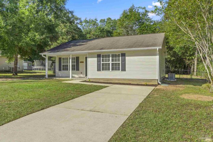 Property Photo: 7253 Pro Ln FL 32570