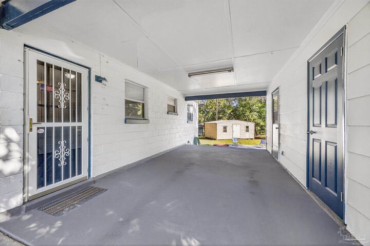 Property Photo:  6100 Fairview Dr  FL 32505 
