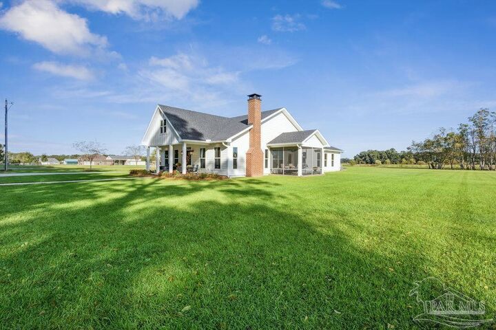 Property Photo:  3500 Red Ryder Ln  FL 32571