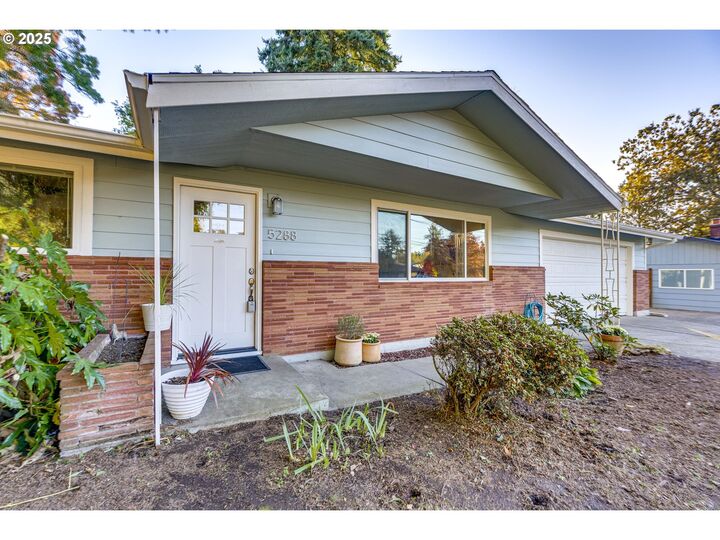 Property Photo:  5288 SE Jackson St  OR 97222