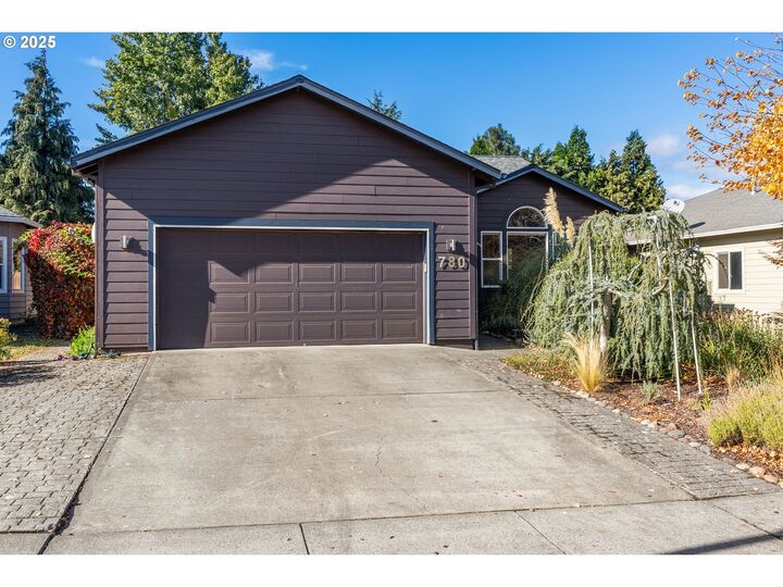 Property Photo:  780 Henderson Rd  OR 97031