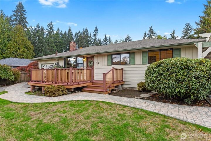Property Photo:  305  234th Street SW  WA 98021
