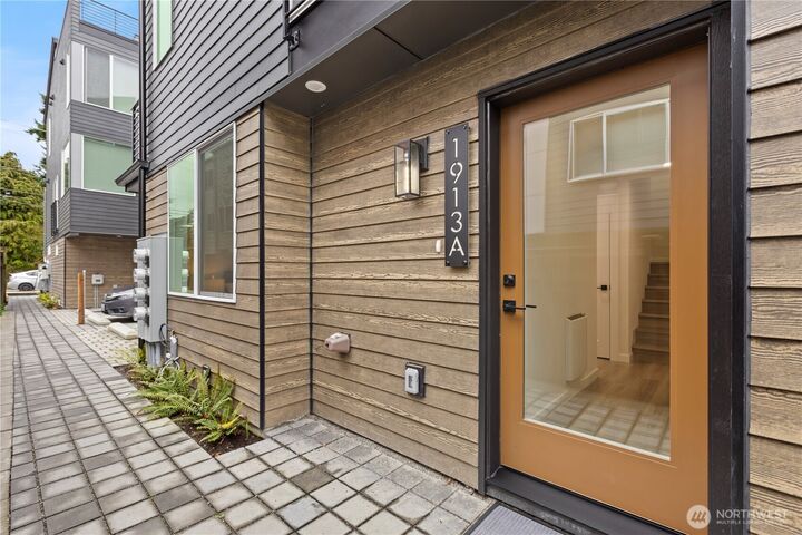 Property Photo:  1913 A N 120th Street  WA 98133 