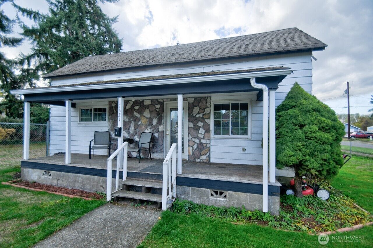 Property Photo:  1431  Oxford Avenue  WA 98531 