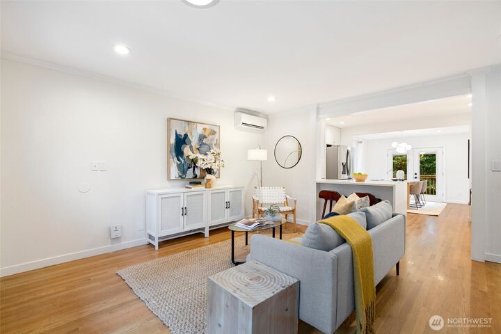 Property Photo:  13761  30th Avenue NE  WA 98125