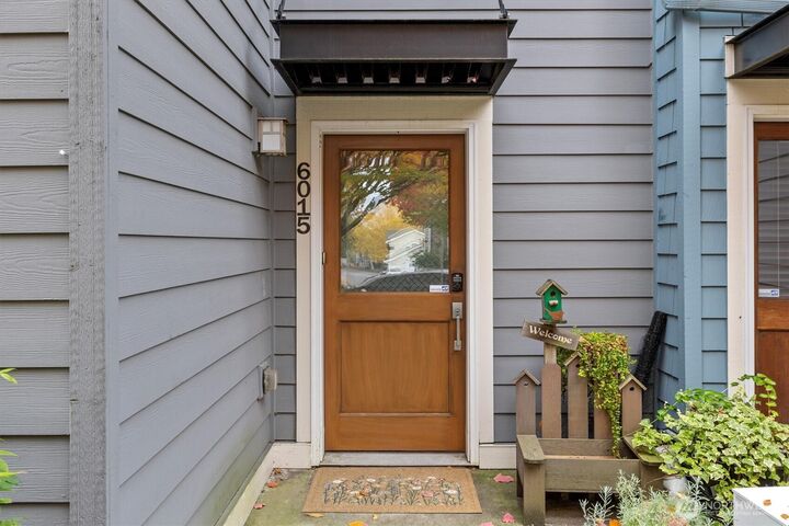 Property Photo:  6015  Lanham Place SW  WA 98126