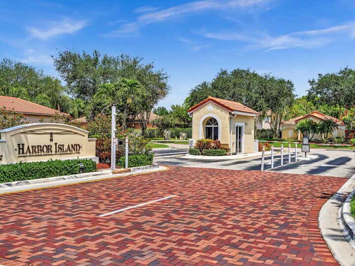 Property Photo:  6264 NW 38th Drive  FL 33067