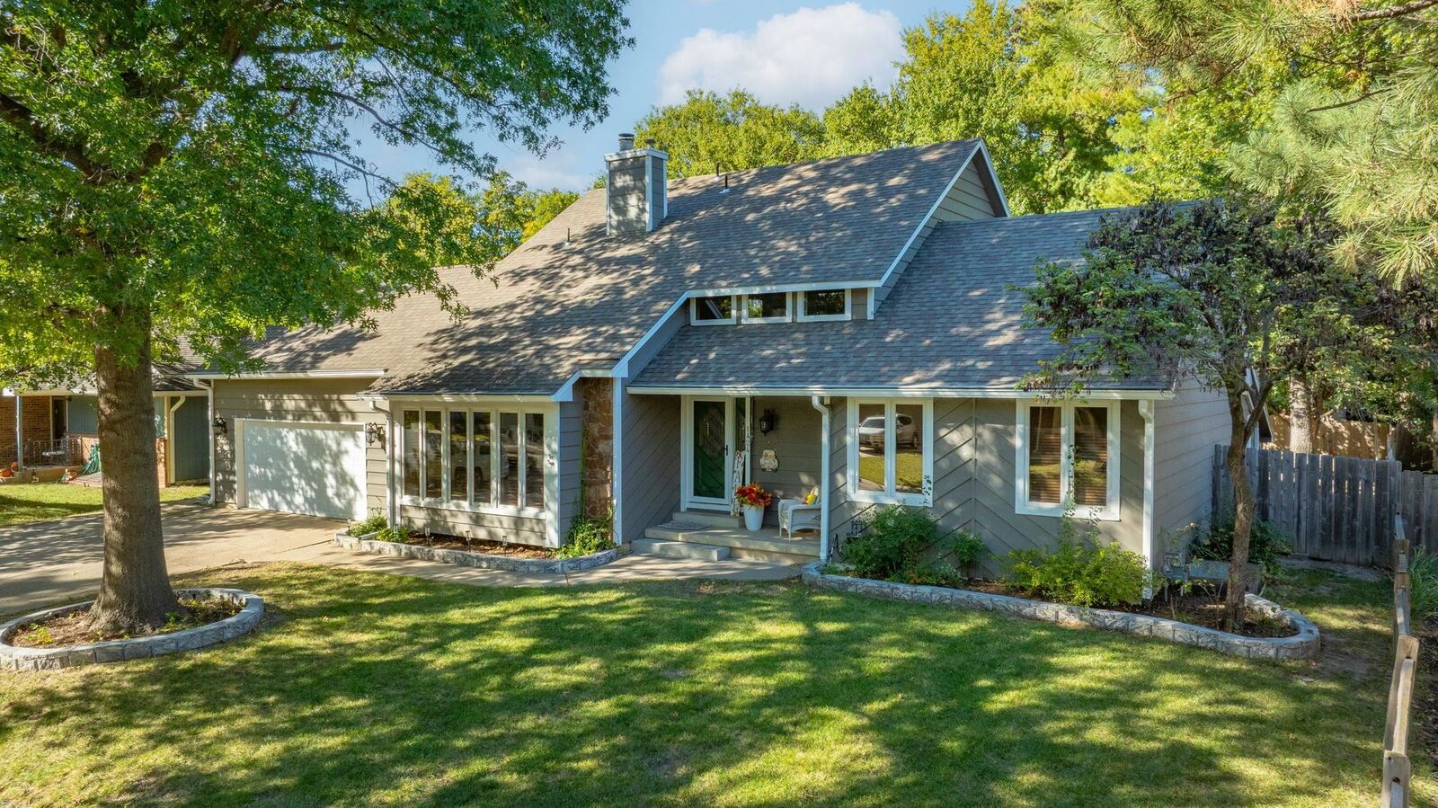 Property Photo:  1424 E Cresthill Rd  KS 67037 