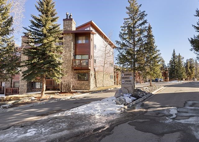 Property Photo:  405 Four Oclock Road 14B  CO 80424