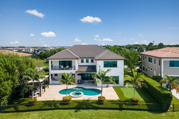Property Photo:  8445 E Watercrest Cir E  FL 33076
