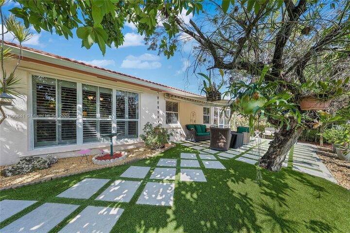 Property Photo:  18411 NW 18th St  FL 33029