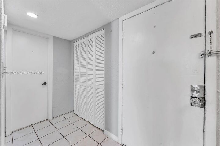Property Photo: 10500 SW 108th Ave B210 FL 33176