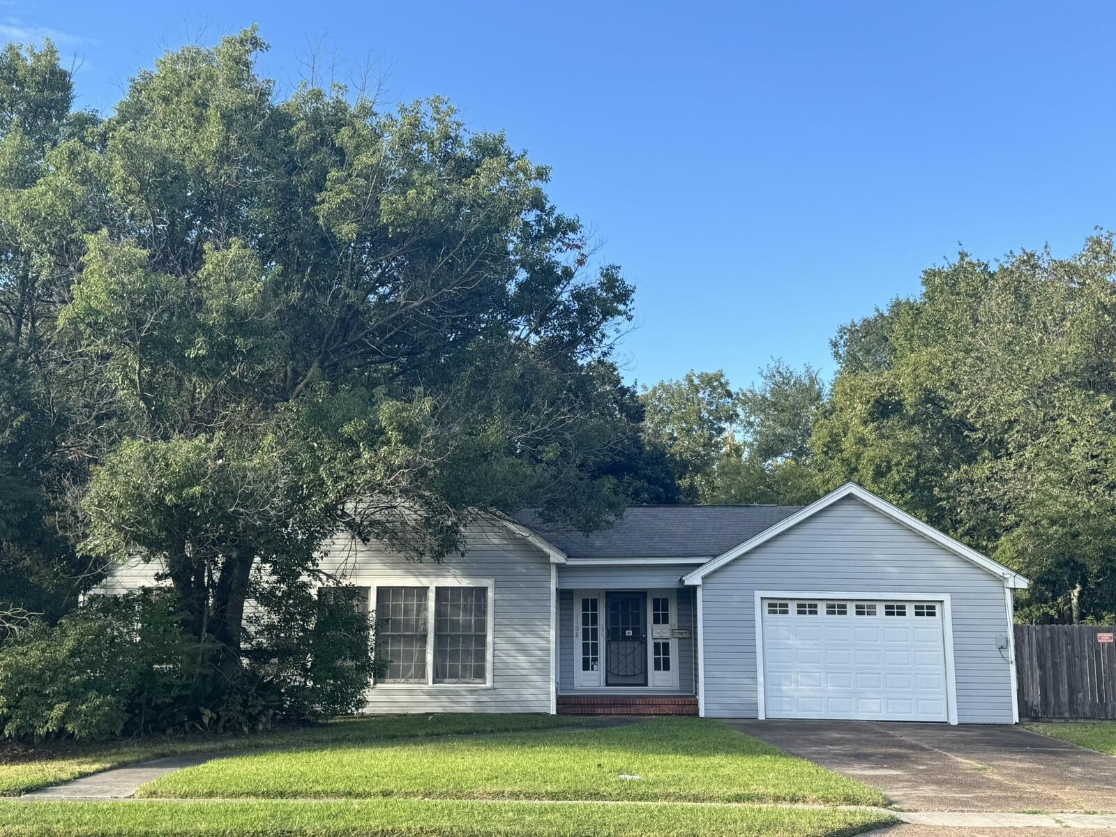 Property Photo: 1108 Park TX 77630