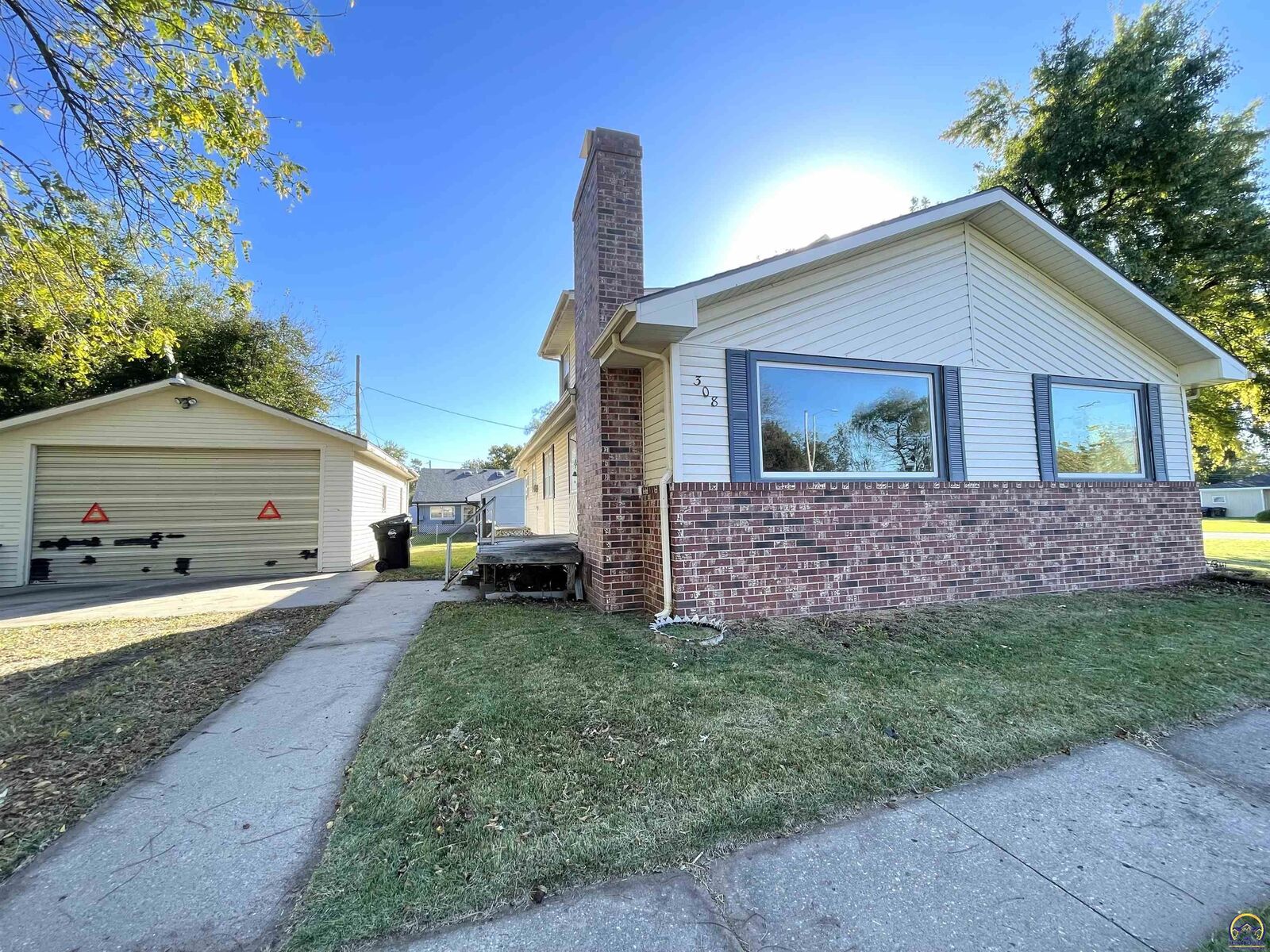 Property Photo:  308 S Beaubein St  KS 66539