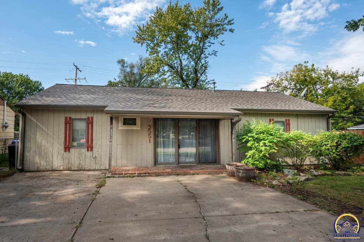 Property Photo:  3551 SW Westview Ave  KS 66611
