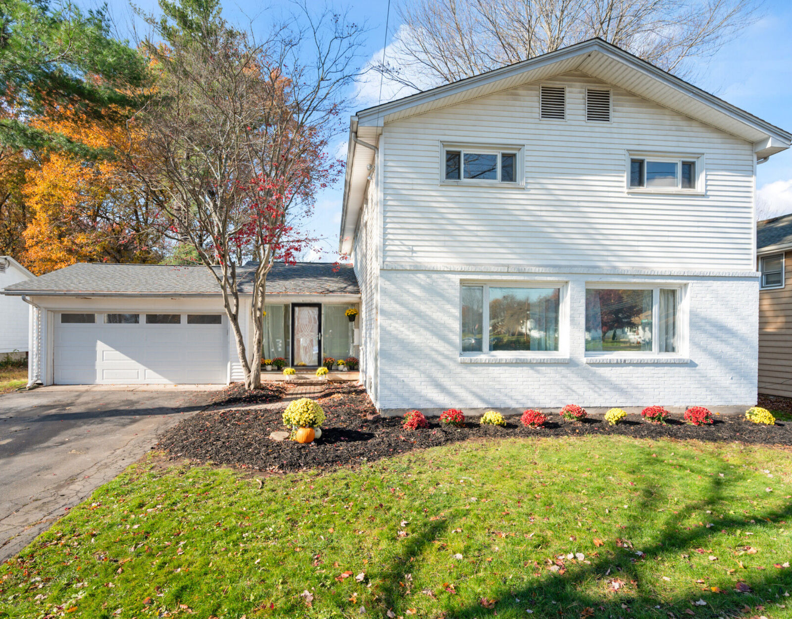 Property Photo:  11 Rye Ridge Parkway  CT 06117 