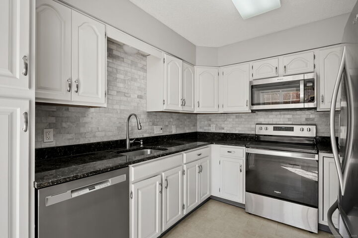 Property Photo:  19 L Hermitage Drive 19  CT 06484 