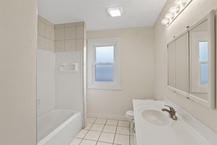 2011 E Mission Ave  Spokane WA 99202 photo