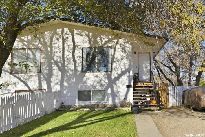 138-140 Clancy Drive  Saskatoon SK S7M 4L2 photo