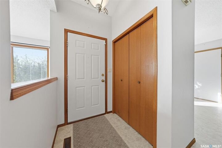 Photo de la propriété: 207 Nemeiben Road SK S7J 4S8