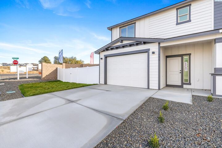 Property Photo:  7423 Grapevine Ct  WA 99353
